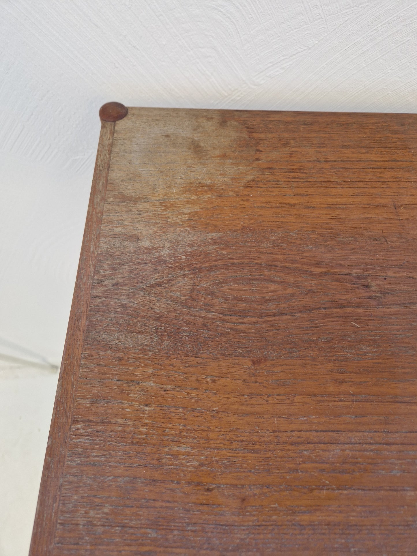 Blombord med plåtlåda