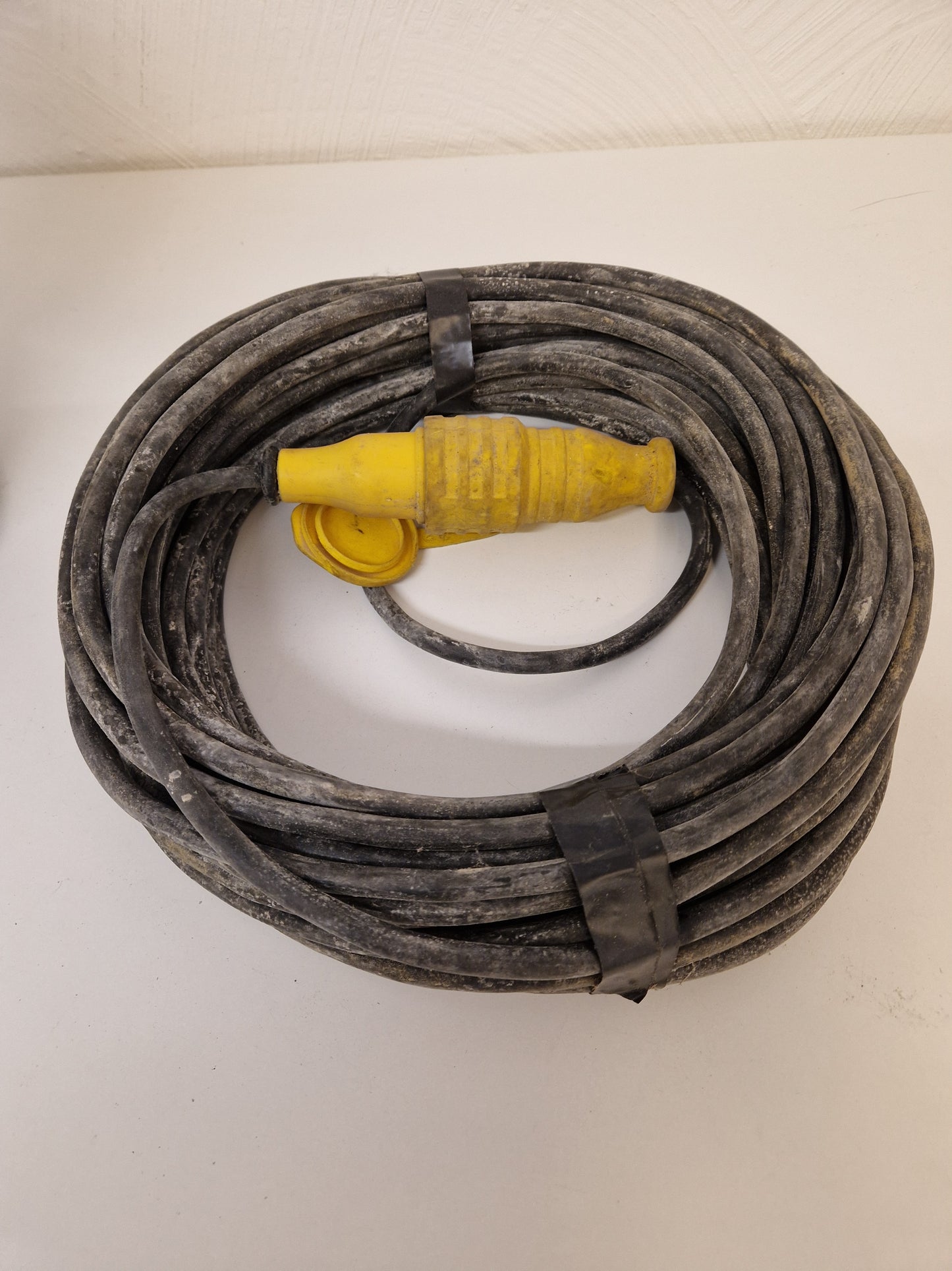 25m förlängningskabel, bygglampa & 15m kabelvinda