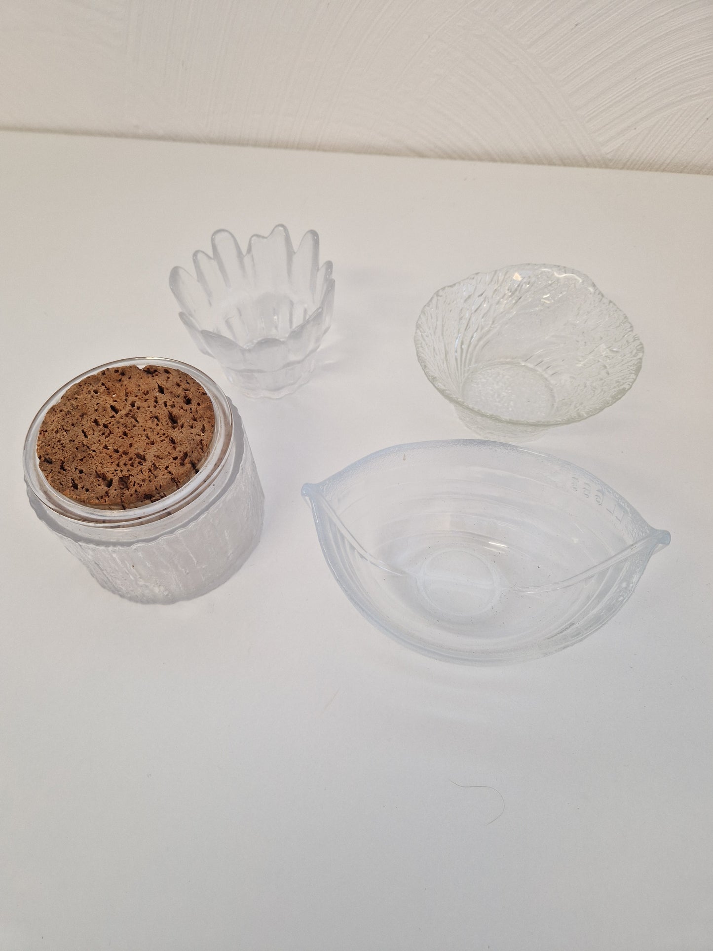 4st glasskålar mm bl.a. Skruf & Nybro samt 8st dessertskålar i keramik