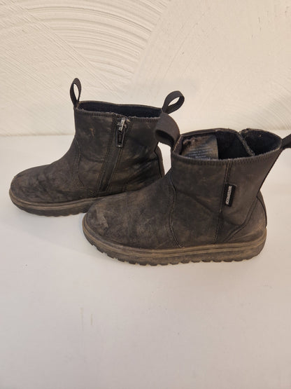 Stövlar och kängor stl. 26, 28 & 29