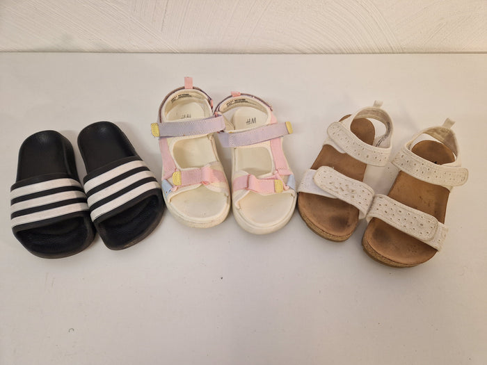 Badskor och sandaler stl. 29, 29 & 29.