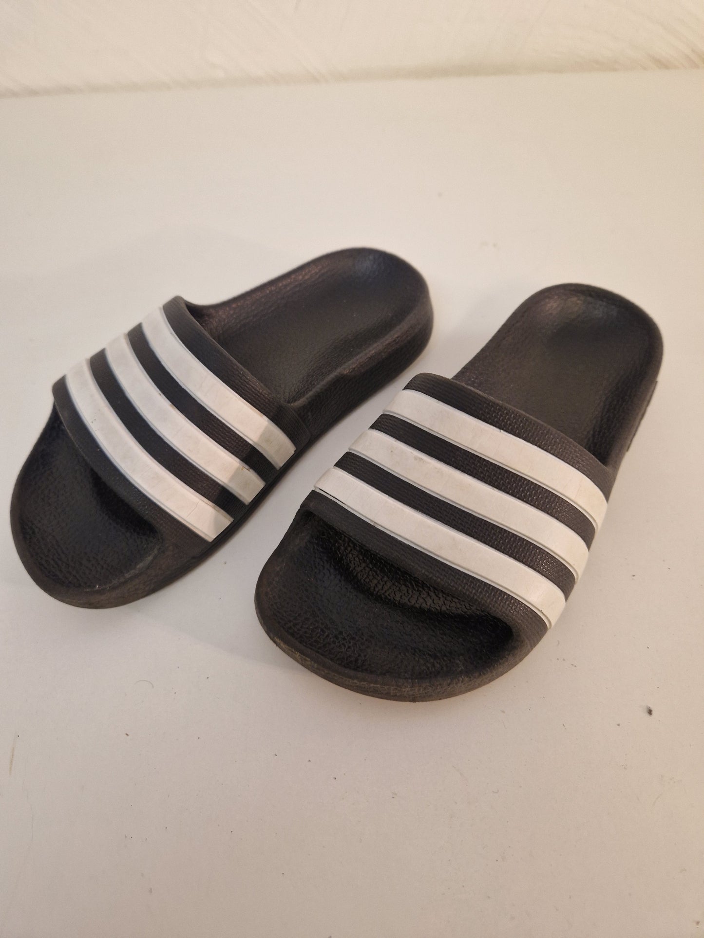 Badskor och sandaler stl. 29, 29 & 29.