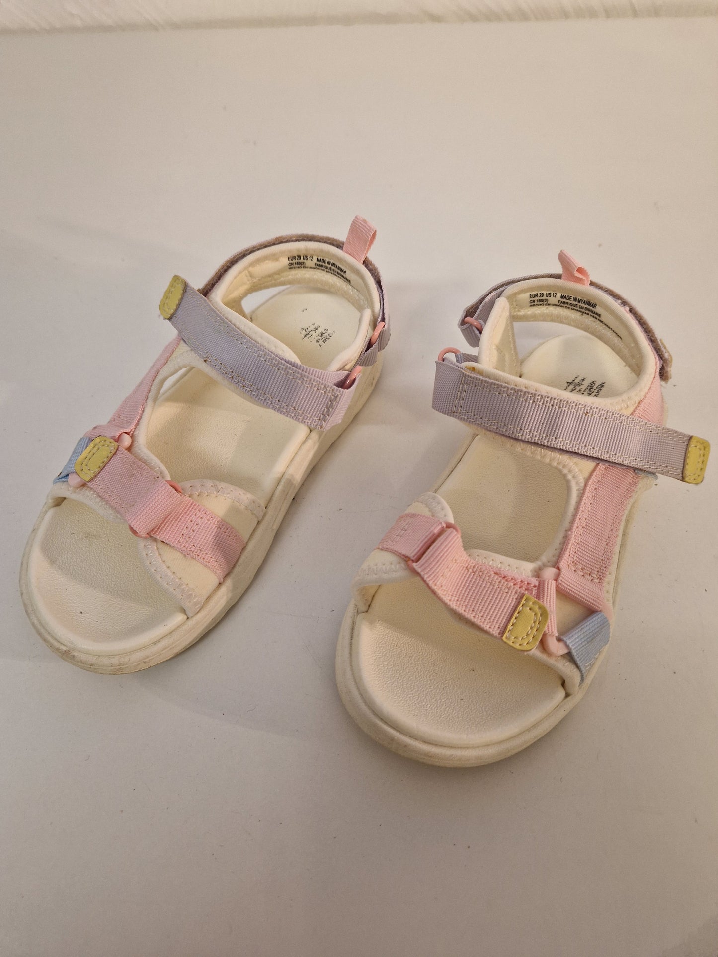 Badskor och sandaler stl. 29, 29 & 29.