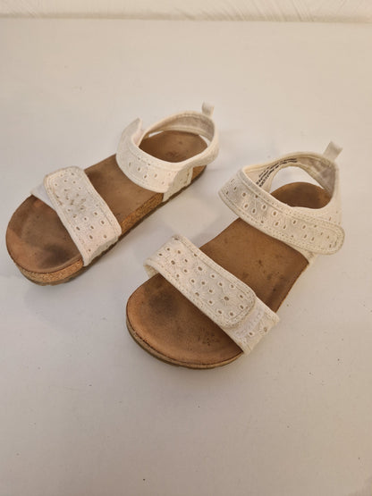 Badskor och sandaler stl. 29, 29 & 29.