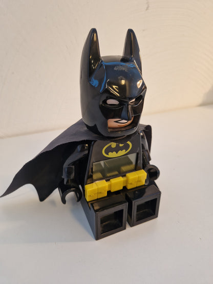 Batmanfigur med digital klocka