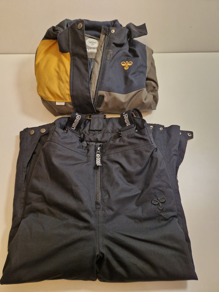 HUMMEL jacka & byxa stl 116.