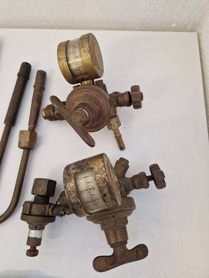 Äldre gassvetsutrustning i verktygslåda