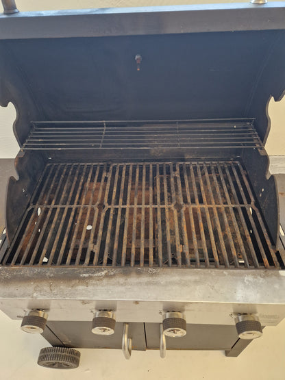 Gasolgrill med 4 brännare