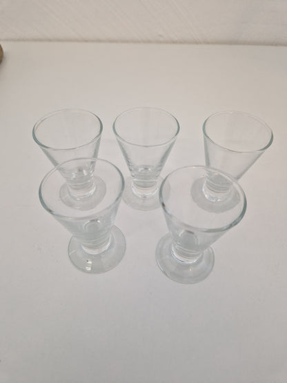 Parti dessertskålar och glas