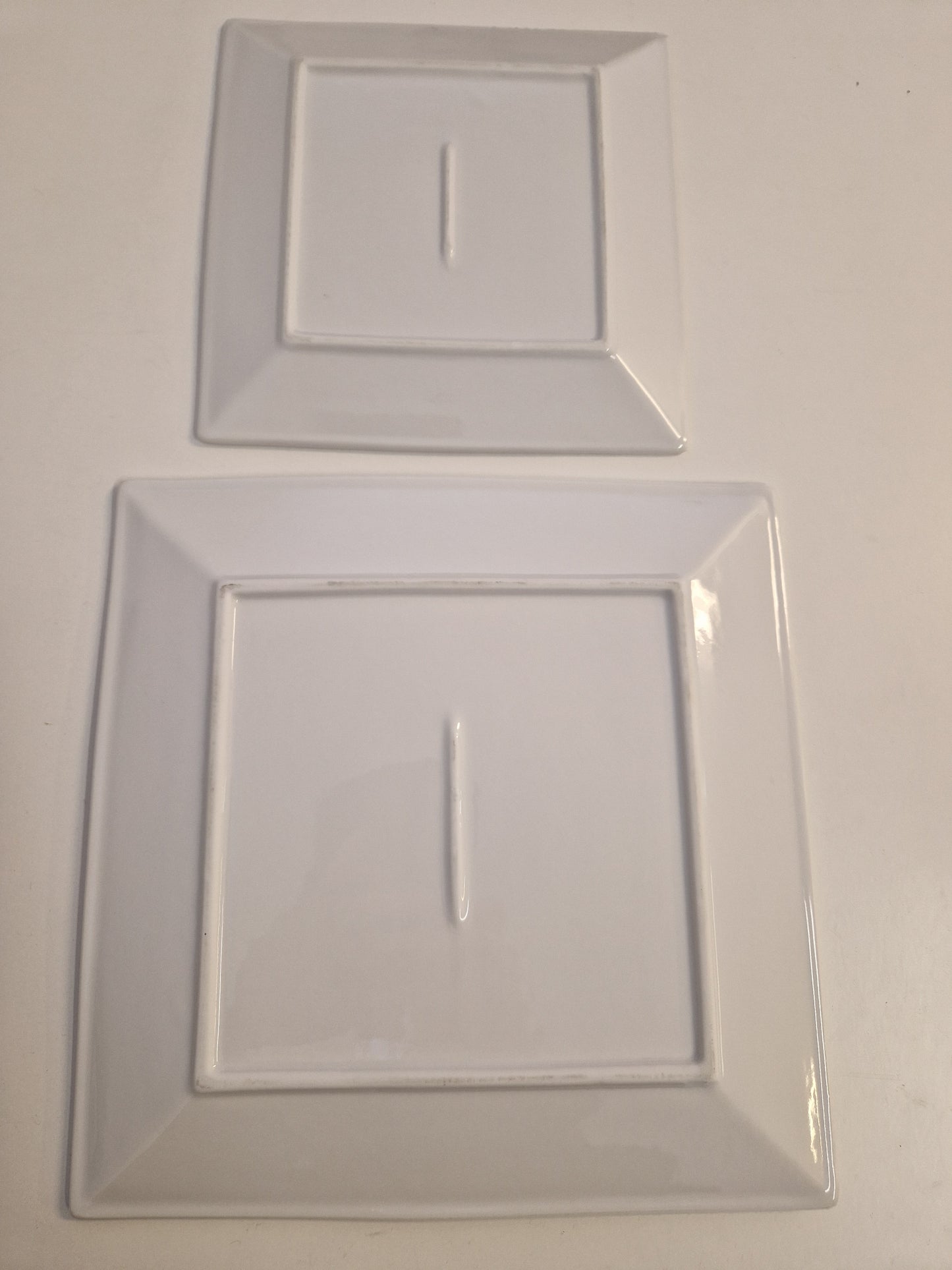 Mat- och förrättstallrikar