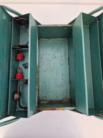 Äldre gassvetsutrustning i verktygslåda