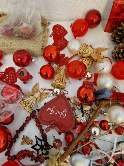 Julgranskulor och pynt