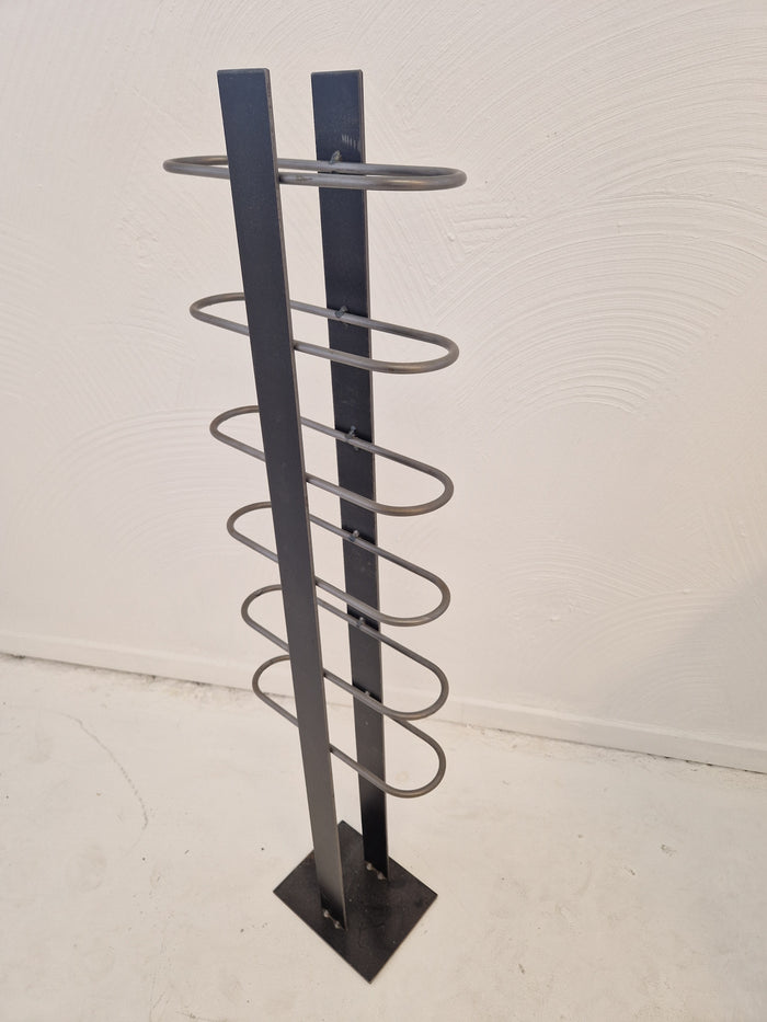 Vinställ i smide för 6 flaskor