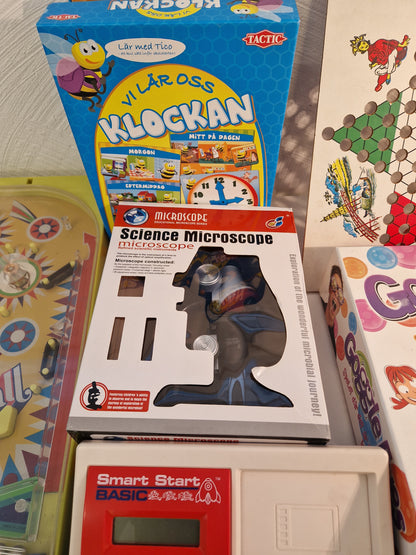 Diverse spel & mikroskop