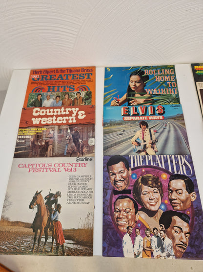 LP-skivor i läskback, blandad musik