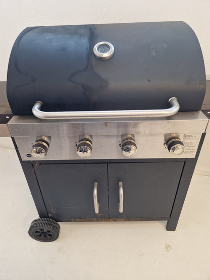 Gasolgrill med 4 brännare