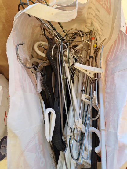 4st kassar med klädhängare