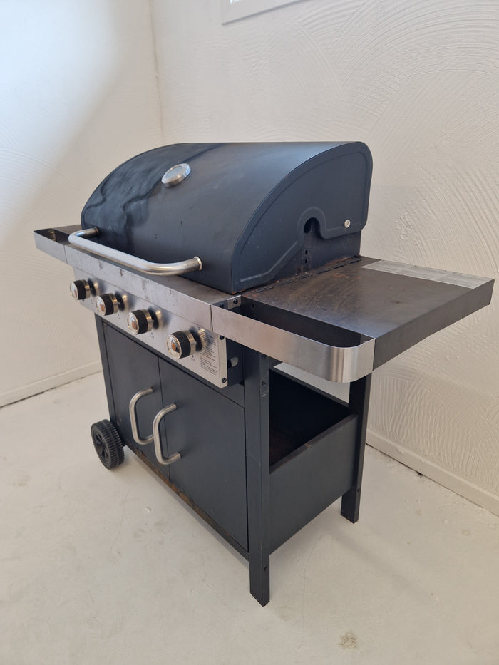 Gasolgrill med 4 brännare