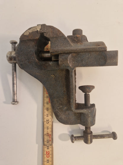 Litet skruvstycke för bordsmontage