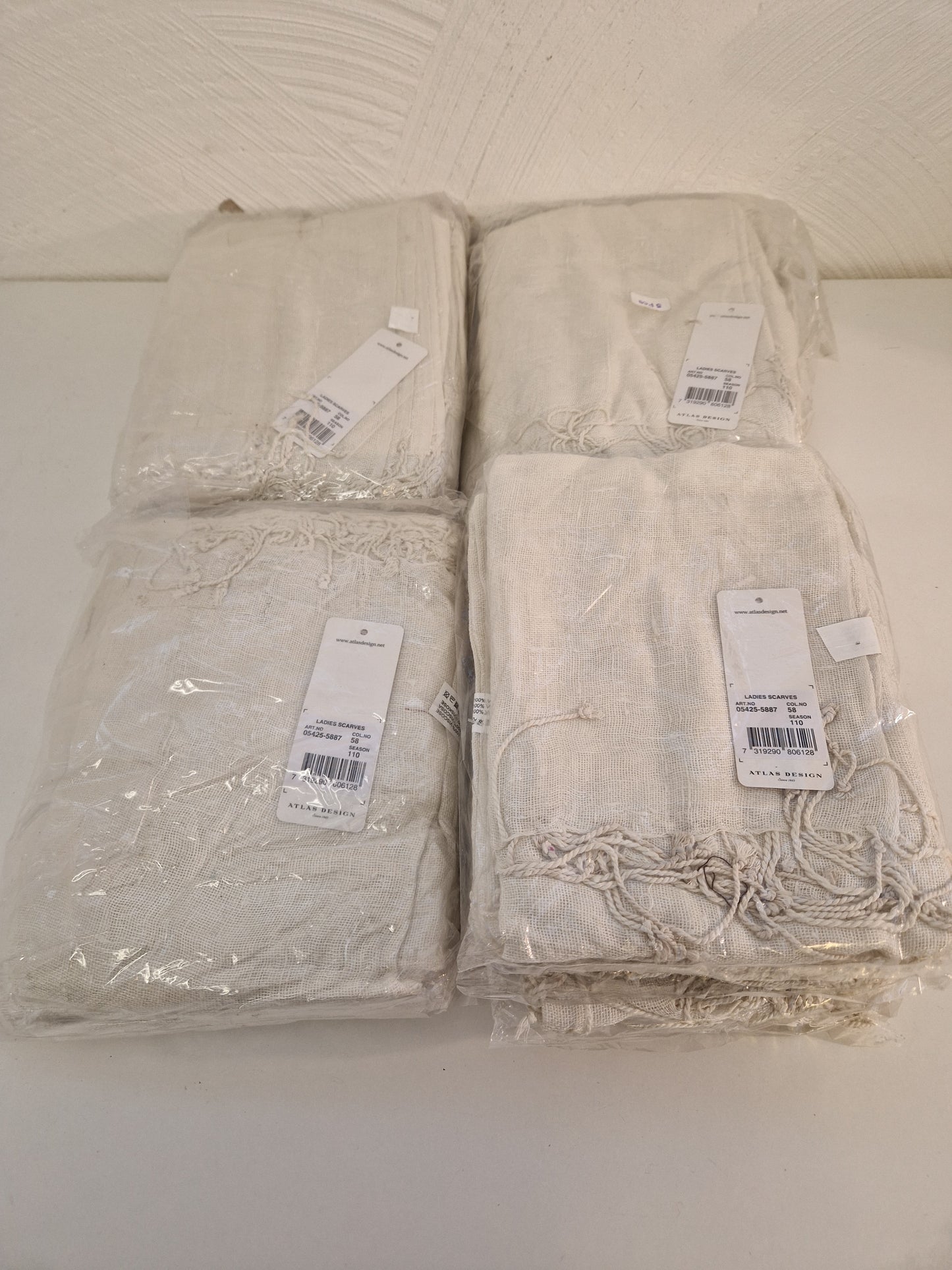 20st gräddvita scarves. Nya i förpackning