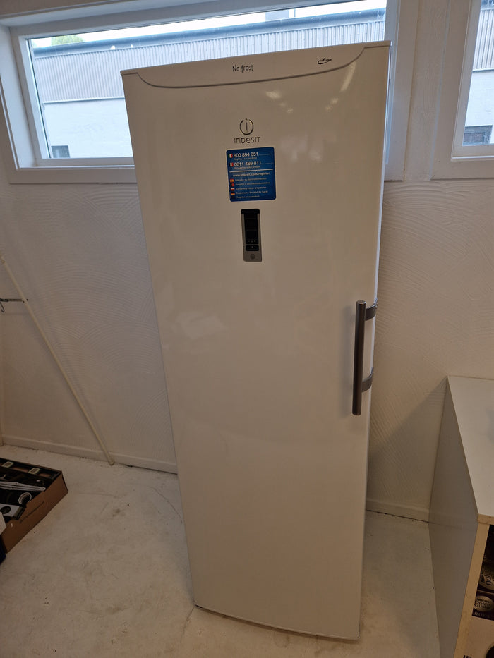 Nyare självavfrostande frysskåp.