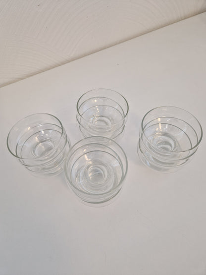 Parti dessertskålar och glas