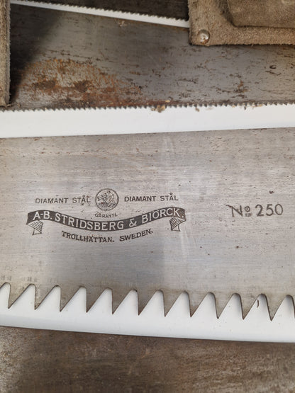 Verktygslåda i trä med div. kvalitetsverktyg