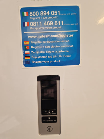 Nyare självavfrostande frysskåp.