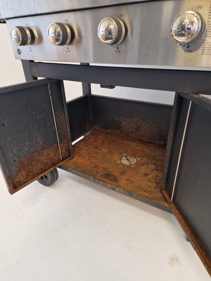 Gasolgrill med 4 brännare