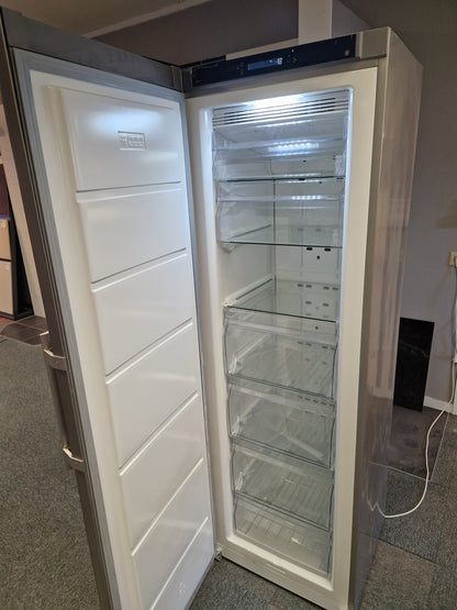 Frysskåp i fullhöjd "No frost"