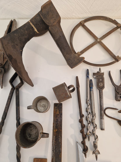 Allmogeverktyg och låskistor
