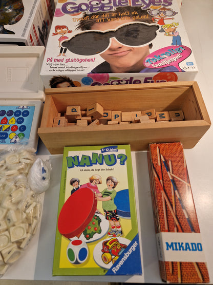 Diverse spel & mikroskop