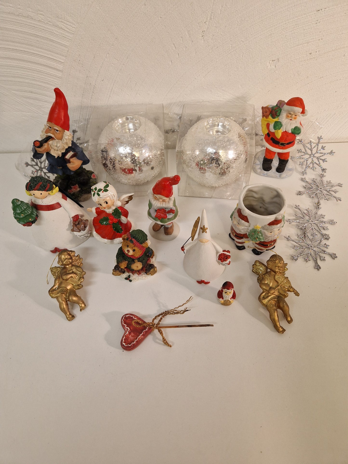 Parti julrelaterat, bl.a figuriner