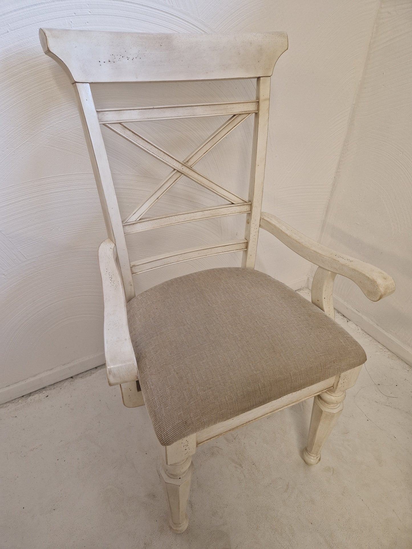 Par antikvita karmstolar "Chabby chic"