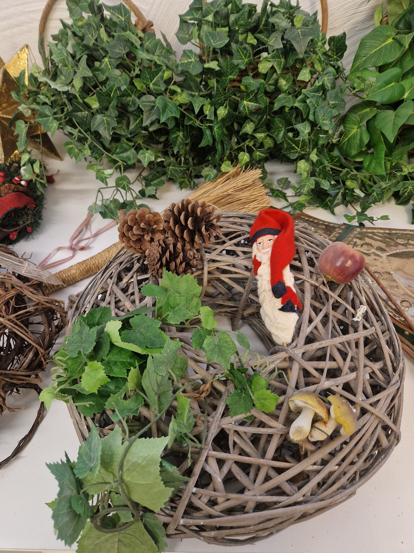 Diverse väggalster & kransar mm