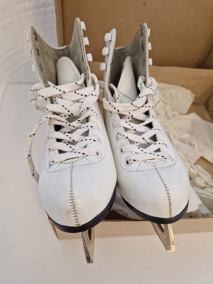 PEGGY konståkningsskridskor stl. 32.