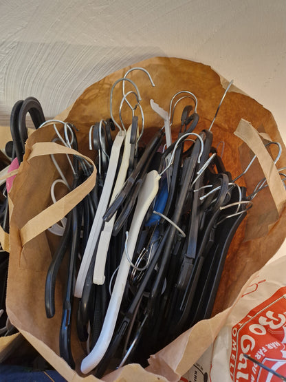 4st kassar med klädhängare