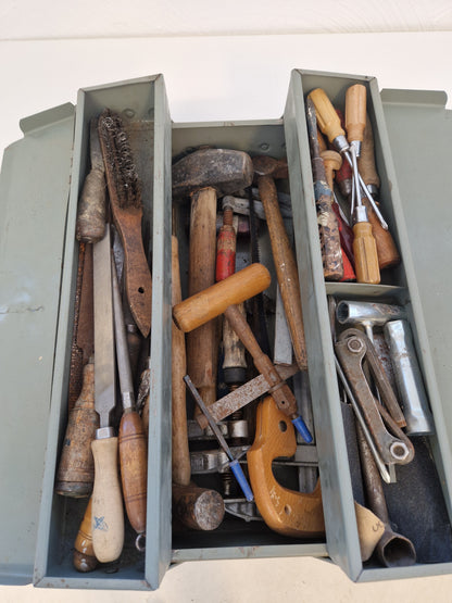 Verktygslåda med div verktyg