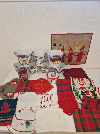 Hinkar, plåtburkar & dukar med jultema