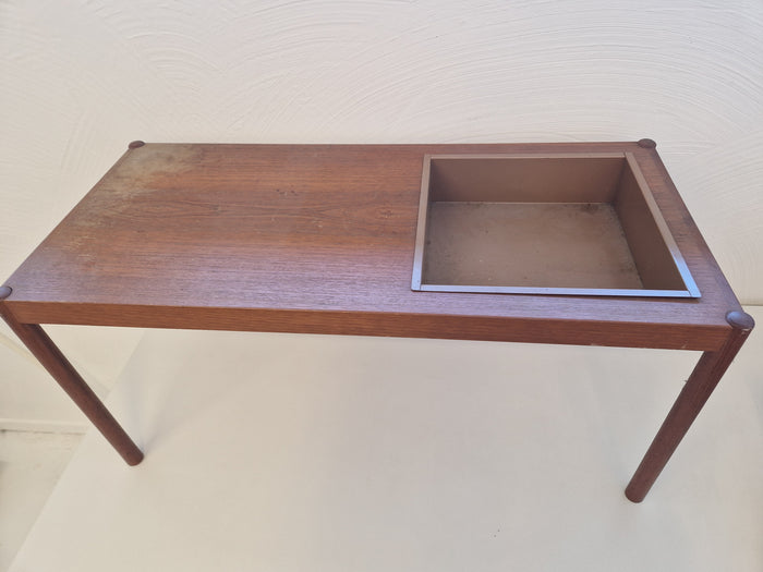 Blombord med plåtlåda