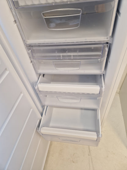 Nyare självavfrostande frysskåp.