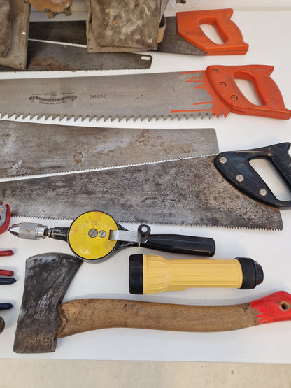 Verktygslåda i trä med div. kvalitetsverktyg