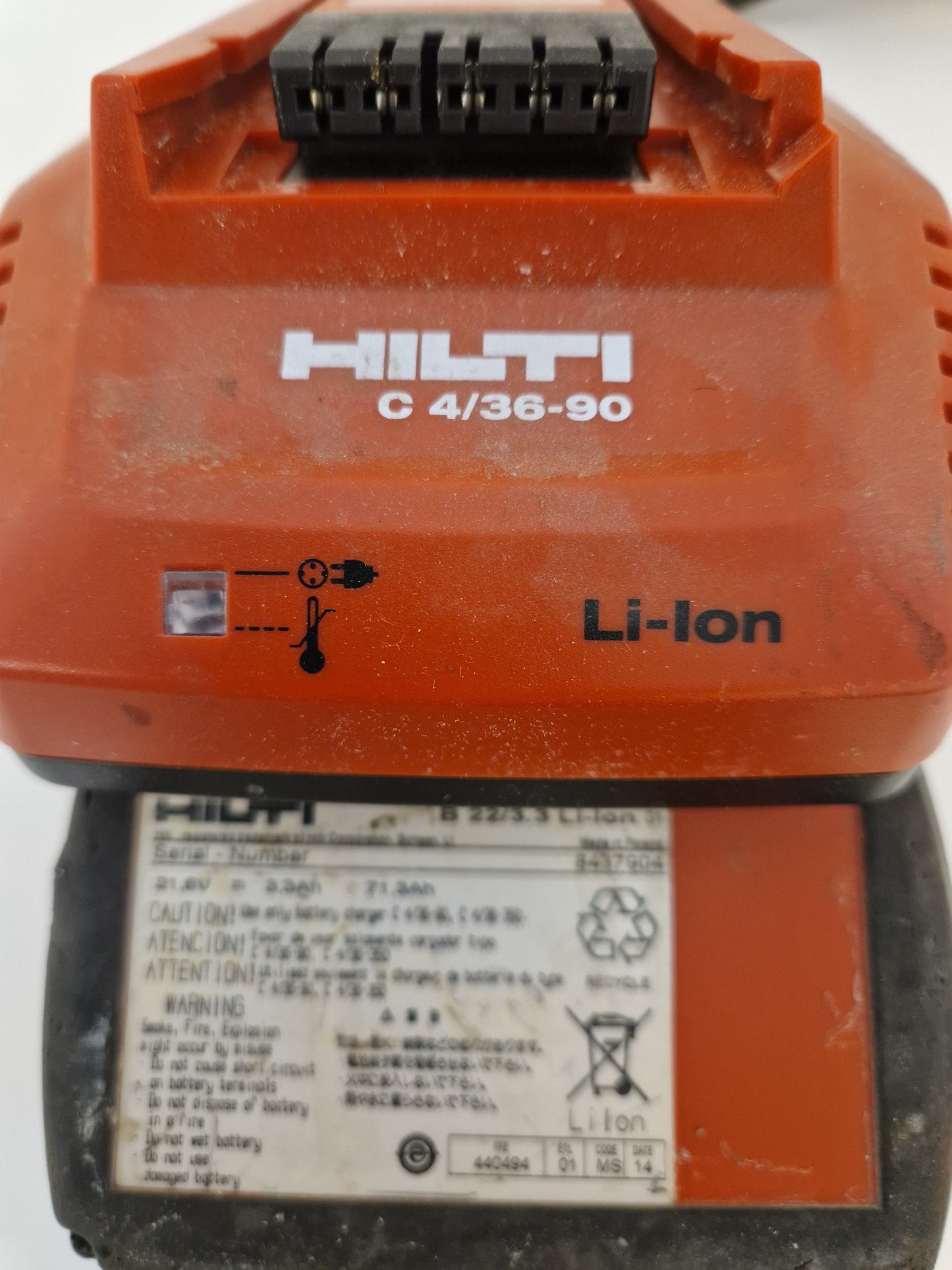 HILTI laddare + batteri