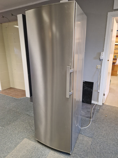 Frysskåp i fullhöjd "No frost"