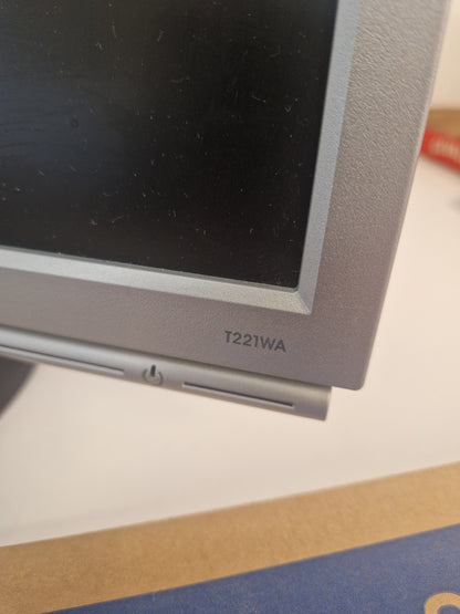 22" skärm, skrivare, nytt tangentbord mm