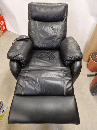 Elmanövrerad reclinerfåtölj i svart skinn
