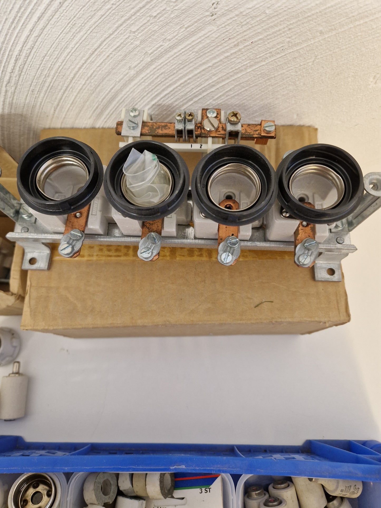 Porslinssäkringar, passkontakter mm