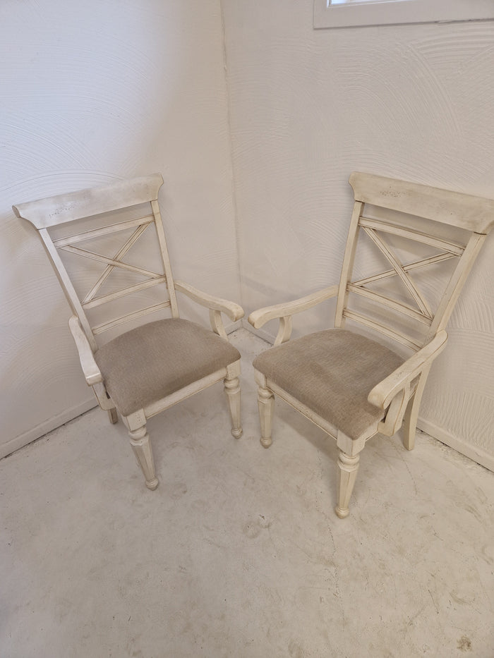 Par antikvita karmstolar "Chabby chic"