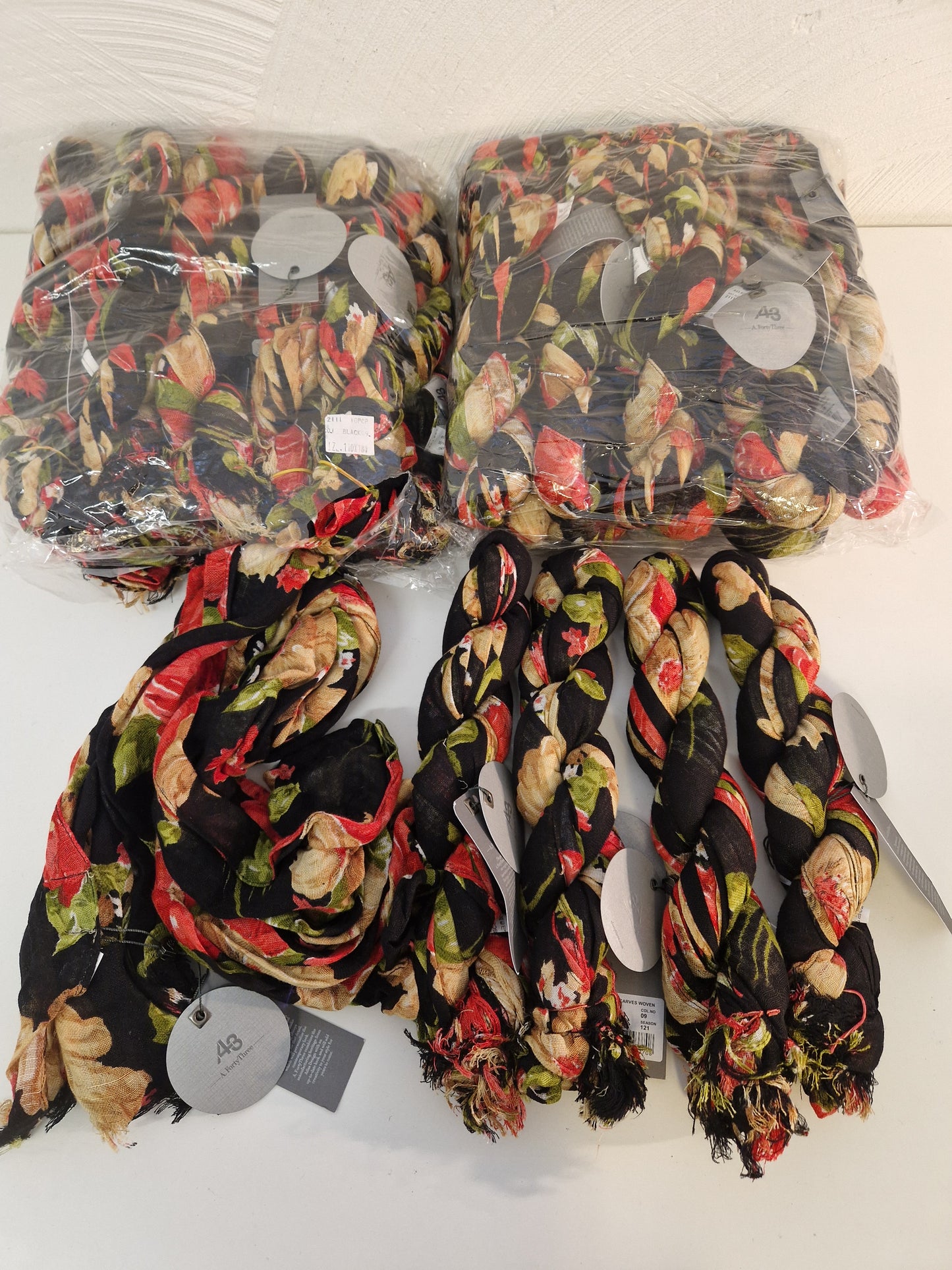 25st blommiga scarves. Nya i förpackning