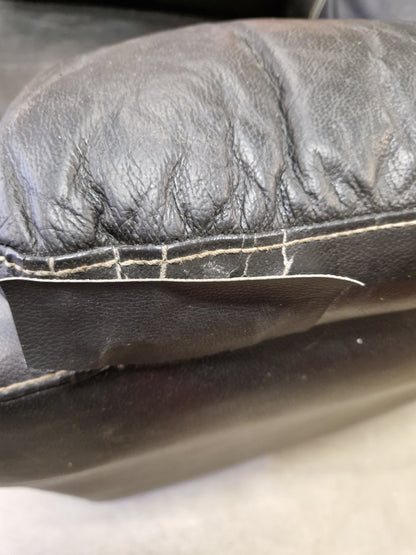 Elmanövrerad reclinerfåtölj i svart skinn